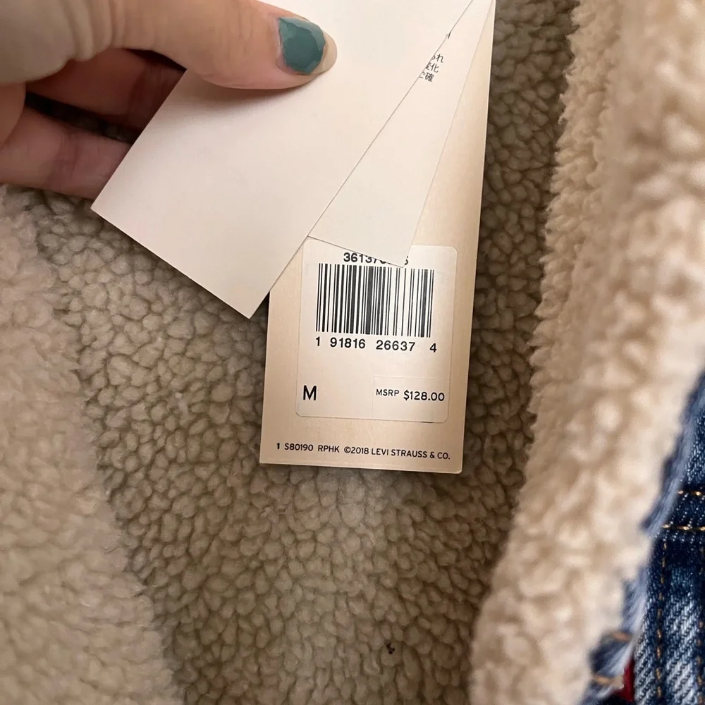 Levi’s Ex Boyfriend Sherpa Trucker Jean Jacket - Picture 8 of 8